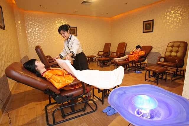王老板是怎么把自己的足浴店经营起来的？